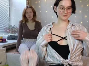 couple
        jitoon_exe cam image #4024953