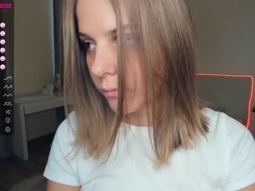 girl
        erline_may cam image #3743232