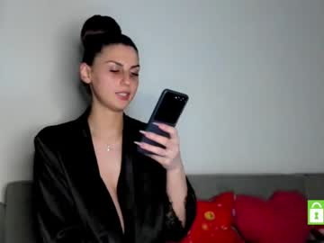 girl
        belovedkhlloe cam image #3796174