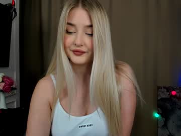 girl
        cute18cute cam image #4424491