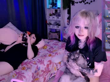 girl
        lollyshy__ cam image #4983546