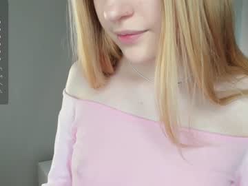 girl
        maidabuoy cam image #3903736