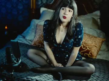 girl
        ingennui cam image #1177051