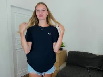 girl
        adelelyv cam image #4820870