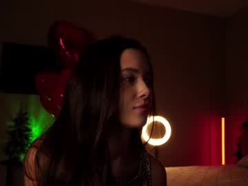 girl
        emilybatee cam image #6144602