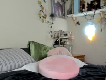 girl
        lilmamidaisy cam image #1126127
