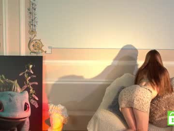 girl
        ella_knockers_xl cam image #2388151