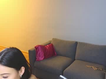girl
        poppypaws cam image #5900854