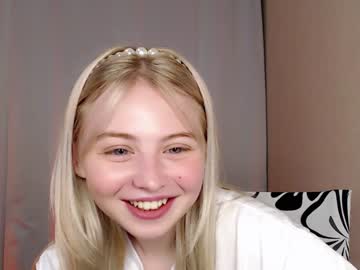 girl
        shy_blondiee cam image #831399