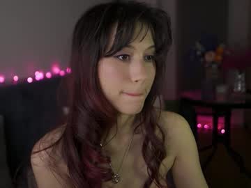 girl
        greeny_mat cam image #6339781