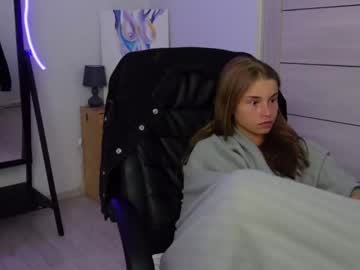 girl
        agelina_summer cam image #4639115