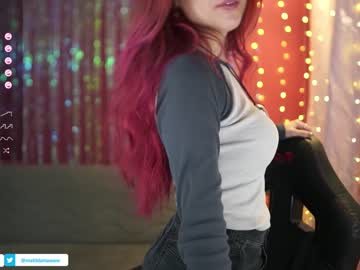 girl
        greeny_mat cam image #4212840