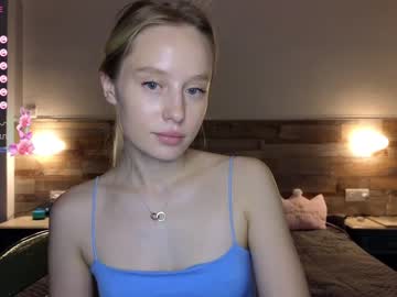 girl
        callme_star cam image #4147753