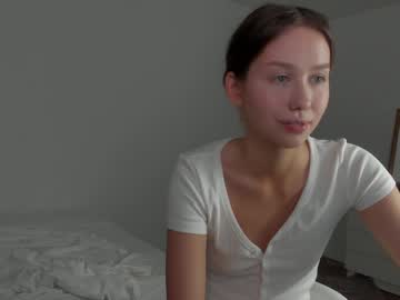girl
        vivienne_westwoood cam image #1534900