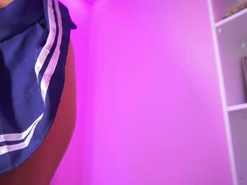 girl
        little_effy18_ cam image #6599833