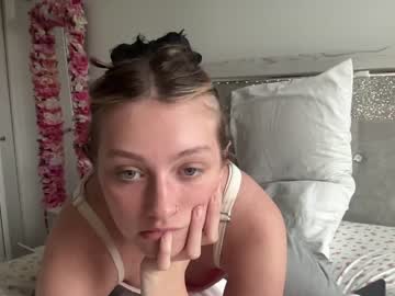 girl
        cassiecash1 cam image #1576342