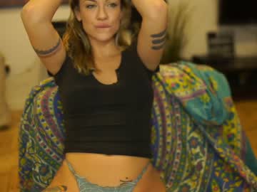 girl
        melodymate cam image #3644738