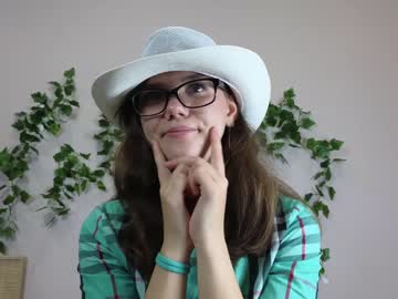 girl
        teresabriggs cam image #2312673