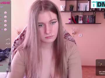 girl
        minnie_olson_ cam image #776228