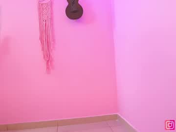 girl
        little_effy18_ cam image #6347372