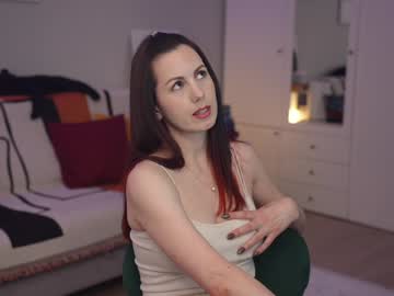 girl
        _blackbee_ cam image #6279428