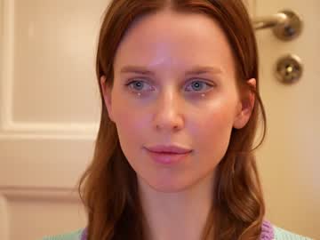 girl
        ellaa91 cam image #224769