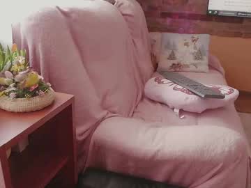 girl
        clementine__ cam image #4332837