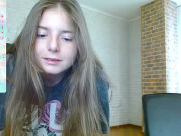 girl
        reilbella cam image #1481128