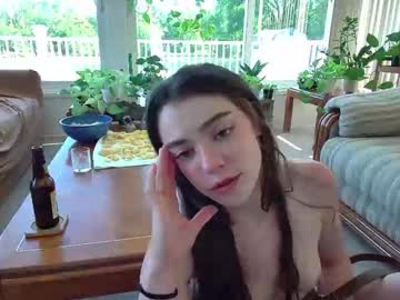 girl
        rosegold18 cam image #4470077