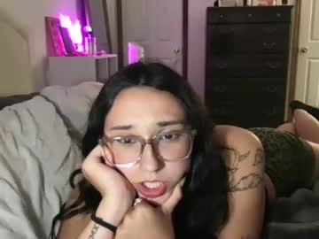 girl
        heyyitskhloe cam image #4444830
