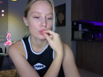 girl
        callme_star cam image #4370497