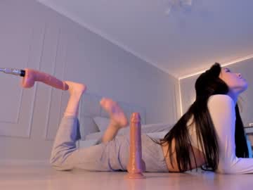 girl
        aerri_lee cam image #118341