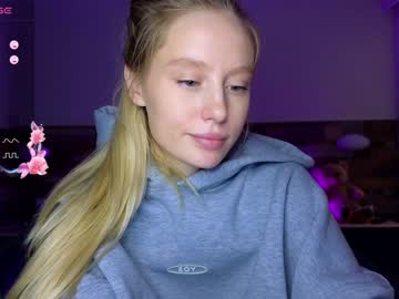 girl
        callme_star cam image #4117502