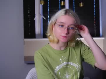 girl
        cathrynbelger cam image #6164617