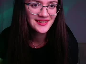 girl
        ketrin_pirsss cam image #5140563