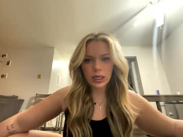 girl
        maeveraes cam image #6047394