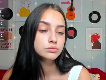 girl
        betsi_star cam image #4604803