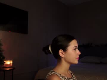 girl
        emilybatee cam image #6008665