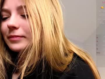 girl
        lovely_shyy cam image #5587936