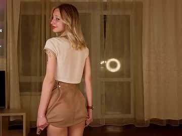 girl
        lynettedendy cam image #6871261