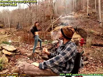 couple
        honeyand_thebear cam image #312926