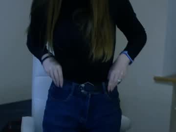 girl
        zoey_deuttch cam image #841659