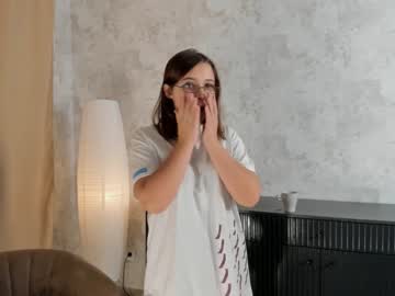 girl
        mariecurtisa cam image #3017995