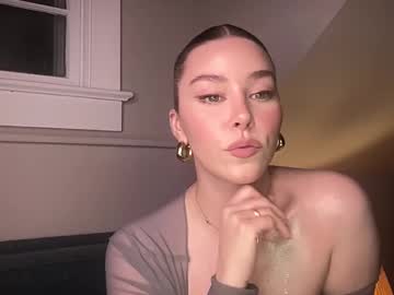 girl
        novavangogh cam image #6702757