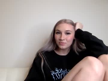 girl
        livyroselise cam image #3232457