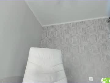 girl
        min_so_03 cam image #2092624