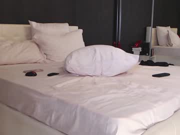 girl
        hefner_girl cam image #1545282