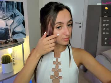 girl
        look_at_show cam image #2172829