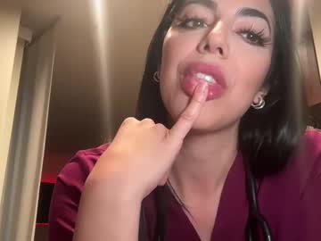 girl
        luxcher22 cam image #6535472