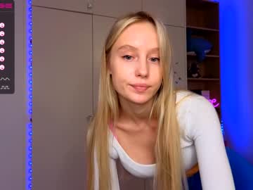 girl
        callme_star cam image #1589126